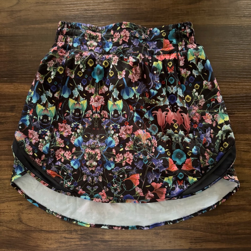 Lululemon Hotty Hot High-Rise Skirt Size 2